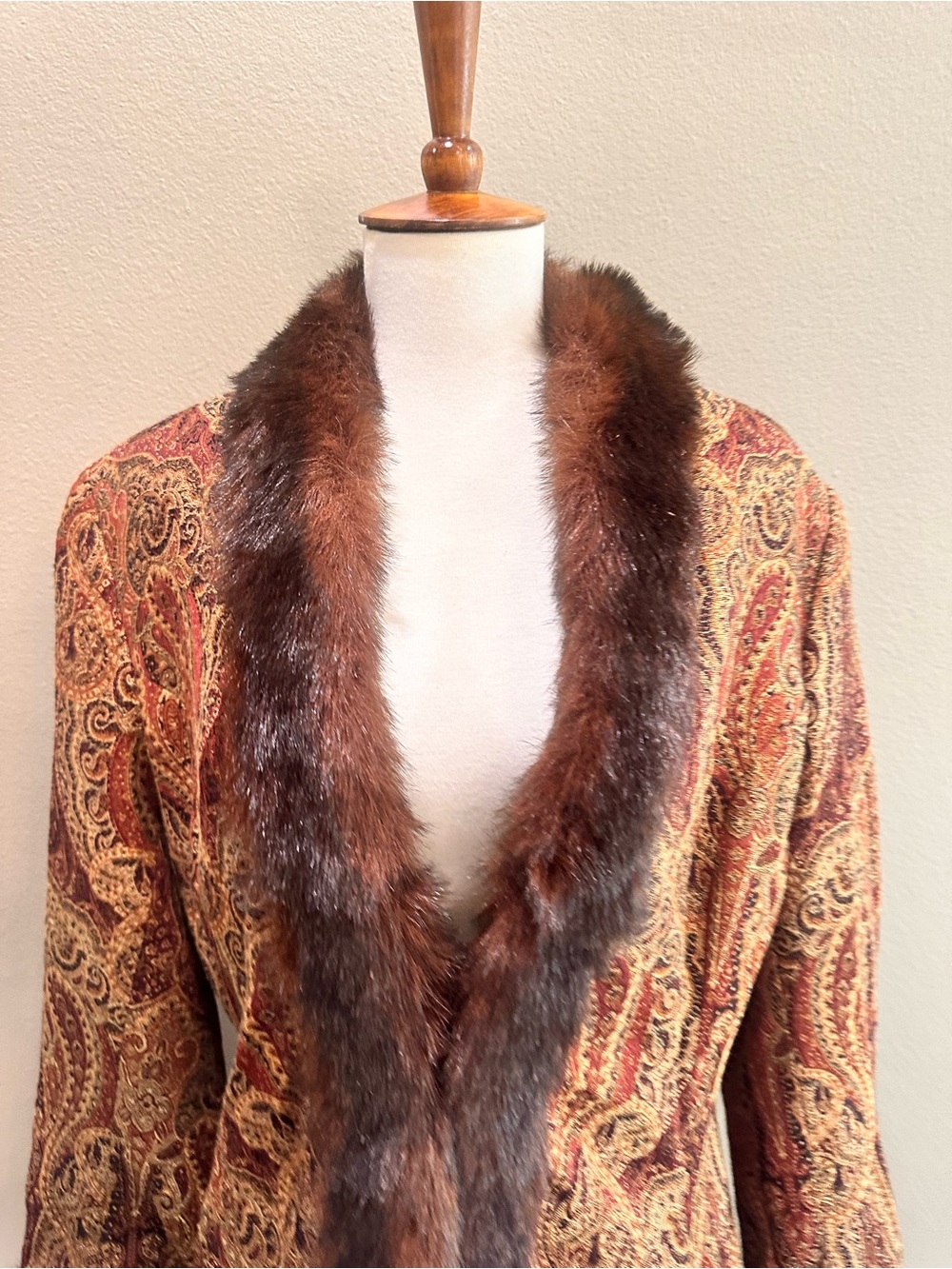Newport News Vintage Paisley Faux-Fur Trim Jacket in Brown 12 - Picture 4 of 12